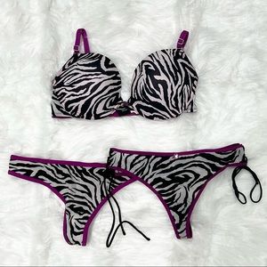 Fredericks of Hollywood Exxtreme Bra and Panty Set